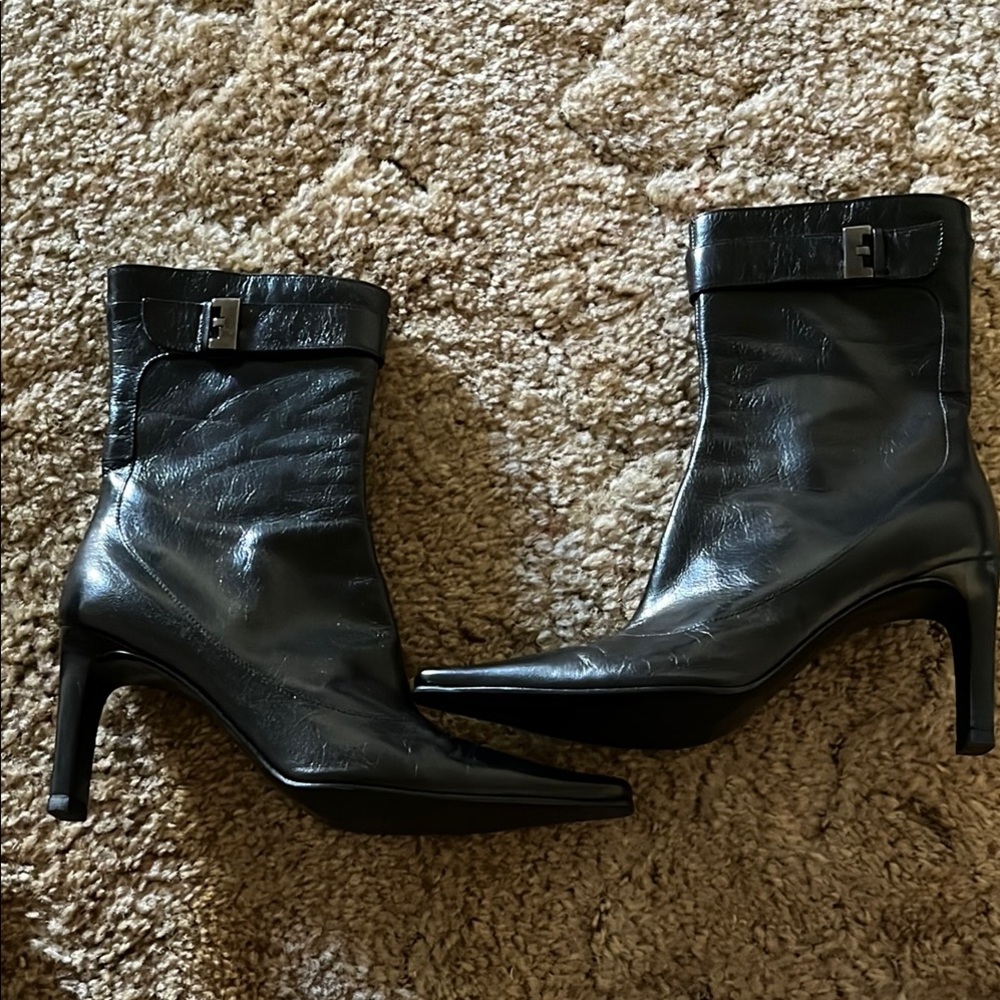 Via Spiga Black Heeled Boots Sleek Design